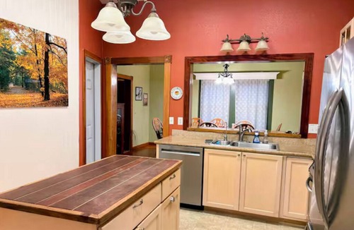 Fortuna House | Historic Charm- 4 bedroom house in wonderful Fortuna with hot tub