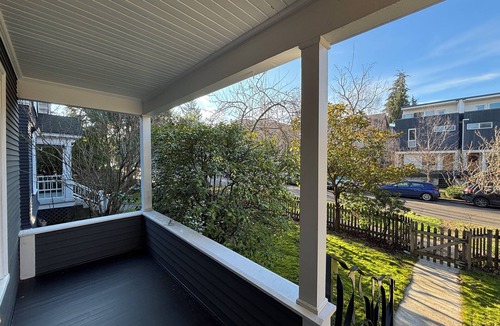 Stevens House | Historic Craftsman - Modern Luxury 3 bedroom near park and cafes