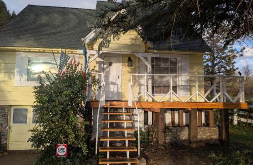 Mount Shasta House | Historic HM, Mountain Views, Hot Tub, Steam Room