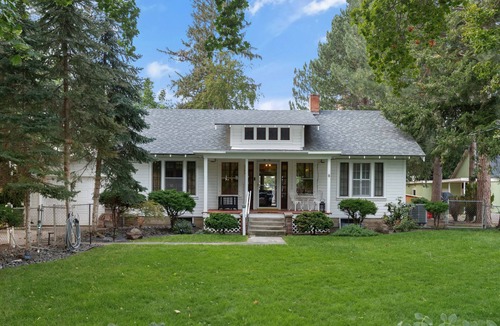 Prosser House | Historic River Front Farmhouse Near Wineries-Private waterfront! Winery tour!