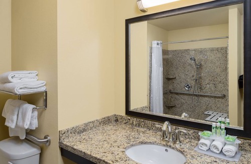 Klamath Hotel | Holiday Inn Express Klamath - Redwood Ntl Pk Area by IHG