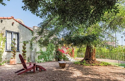 Los Feliz House | Hollywood 3-Bedroom Ensuite Villa Yard, Private & Gated with off-street parking