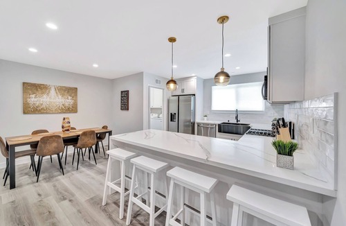 West Hills House | Home W/2 King Beds, Jacuzzi, EV ch. & Ping-pong!