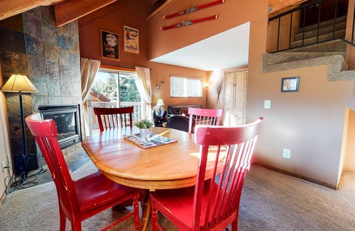 Mammoth Lakes Condo | Homey Studio Loft near The Village! Private Washer/Dryer. Hot Tub On-site