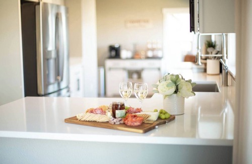 East Wenatchee House | Hot Tub-Fire Pit-Outdoor Dining-Pet Friendly