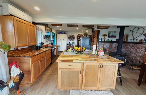 Shingle Springs House | Hot Tub, Modern farmhouse, Pet Friendly & Lake View Retreat in Shingle Springs