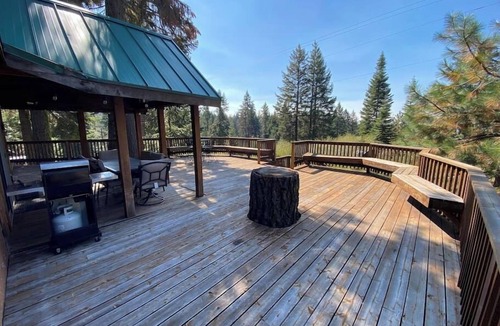 Ashland Cabin | Hot Tub! Quiet Comfy Cabin at Hyatt Lake 44