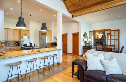 Truckee House | Hot tub! Ski In/Out! Pool Table/PingPong Fireplaces! Mere feet from the Village!