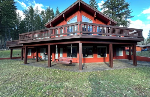 Carson House | House in the Mountains w/hot tub, sauna, pool table and more !