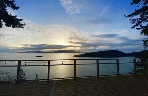 Bellingham House | House on Chuckanut Bay with Stunning Views!