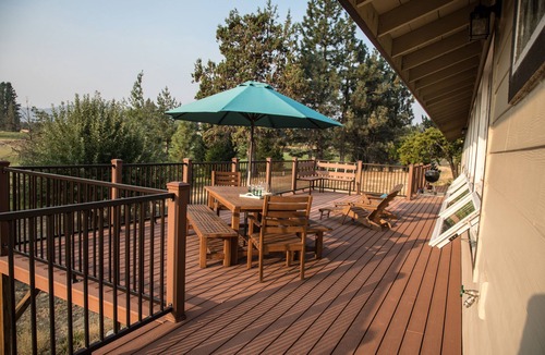 Fall River Mills House | House On The 16th Fairway For Golfers, Anglers, And Hunters