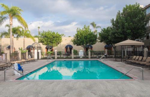 Northwest Anaheim Hotel | Howard Johnson by Wyndham Fullerton/Anaheim Conference Cntr