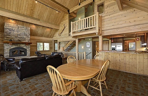 Cle Elum Ski Chalet | HUGE Mt VIEWS, HGTV SHOW LOG HOME - GATED DEVELOPMENT, CLE ELUM MINUTES AWAY!