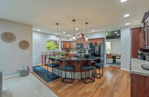 East Wenatchee House | Huge property, stunning view, pool/hot tub, game room & more!