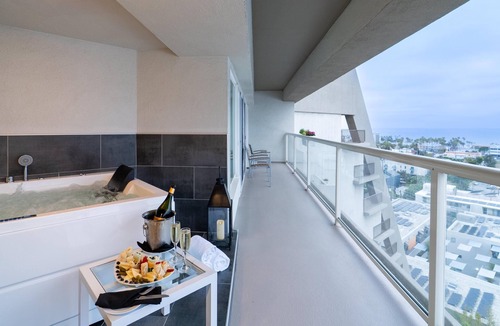 Ocean Park Hotel | Hyatt Centric Delfina Santa Monica