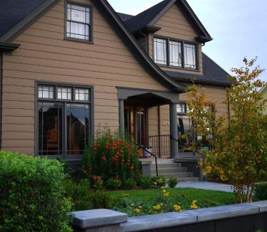 Eureka Hotel | Hydrangea Inn
