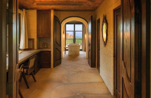 The Mesa House | Iconic 28-Acre Private Retreat