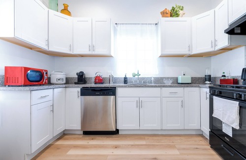 Atwater Village House | Immaculate 3Bd/3Ba Gated Bungalow - Parking+Yard+Patio, FIFA Fan Zone, DTLA