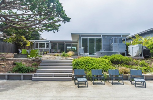Stinson Beach House | Impressive Panoramic Views on Seadrift Lagoon