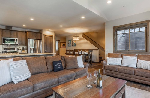 Mammoth Lakes House | "Inbounds"- 6BR @ Canyon Lodge | 2 Hot Tubs | 4 Kings | 4-Car Garage