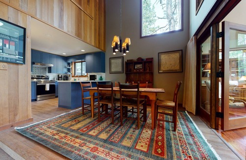 Black Butte Ranch House | Inviting & comfortable Black Butte home with hot tub, pool, tennis & basketball
