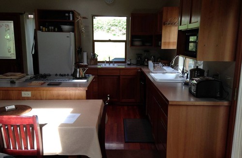 Lummi Island Cottage | Inviting Cottage Rental with Private Deck near Bellingham, Washington