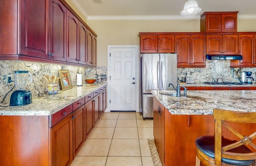 Victor House | Inviting Home on 2.5 acres, Near Vineyards