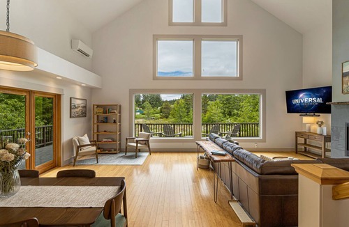 Friday Harbor House | Island Escape with Comfort and Privacy -Margo House