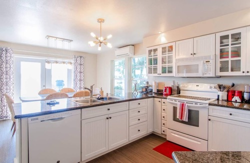 Allyn-Grapeview House | Island house located on Stretch Island close to Fair Harbor