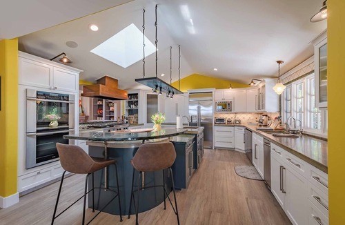 Paso Robles House | Italian Villa w/Spectacular Views, Infinity Pool, Hot Tub & Gourmet Kitchen.