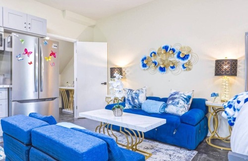 North Hills East House | J. Chic 3BR: Patio, BBQ Grill, Games, & Free Parking. Near Universal & Hollywood