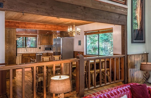 Fish Camp Cabin | Johnson's Firefall Lodge - 2 miles from Yosemite National Park!