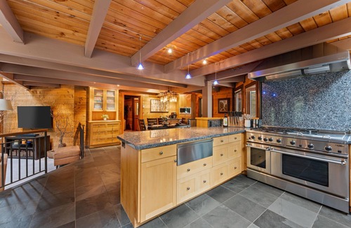 Carrolls Cabin | Kalama River Lodge. River-front Retreat w/Game Room & Hot tub! Dogs OK
