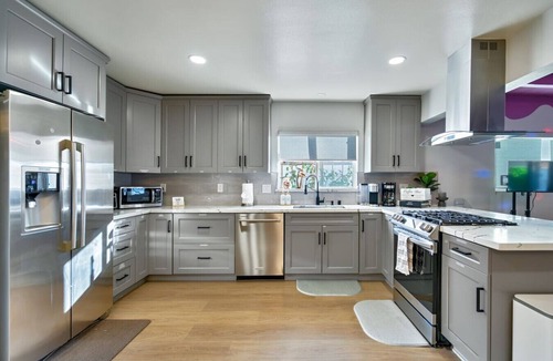 Sherwood Forest and Thistle Development House | Karaoke | Hot Tub | Mini Golf + Minutes to Disney