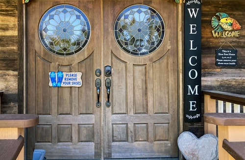 Mendocino House | Karen`s Ferngully - located down the road from the beautiful town of Mendocino