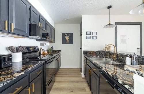 Lakeside Village Condo | Keystone Lake | MTN View | Pool-Hot Tub-Gym-Sauna