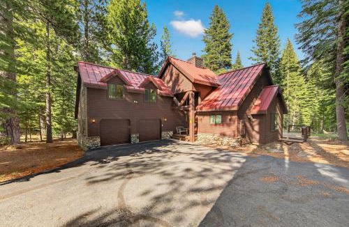 Ponderosa Palisades House | Keystone Lodge by Tahoe Getaways - 4BR near Downtown Truckee & Northstar!