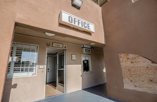 Hesperia Apartment | King Bed|Non-Smoking