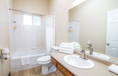 Apple Hill Hotel | King Bed Suite in a Hotel