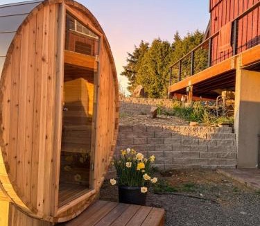 Lewis County Ski Chalet | King beds, foosball & air hockey, home theater