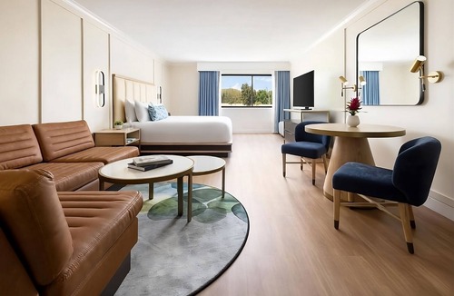 Calabasas Hotel | King Standard, The Anza A Calabasas Hotel, Outdoor Pool, Pet-Friendly