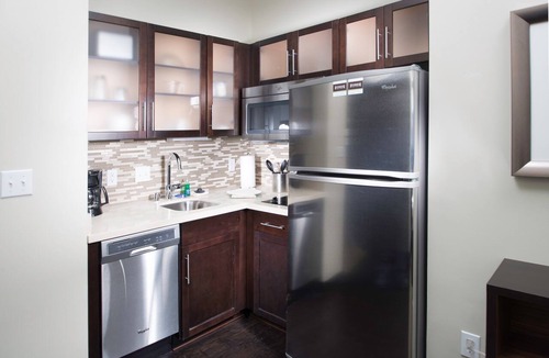Folsom Apartment | King Studio Suite w/Full Kitchen, Folsom