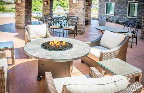 Folsom Apartment | King Studio Suite w/Full Kitchen, Folsom
