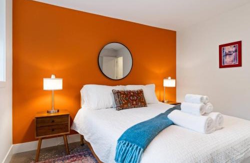 Wallingford House | King Suite with Cook's Kitchen Near UW & Lake Union 20 mins to Stadiums