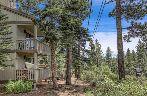 Kings Beach House | Kings Beach 2 bed townhouse minutes from Lake Tahoe and Northstar