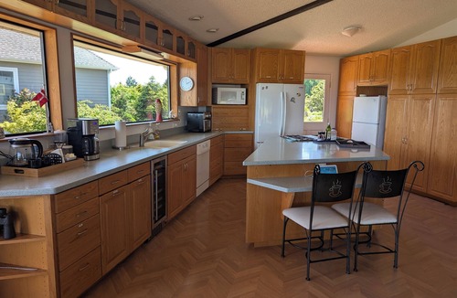 Kingston House | Kingston Waterfront Retreat – Beach, Pool & Amazing Sound & Mountain Views!
