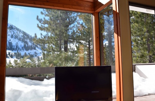 Olympic Valley House | KT Hideaway - Cozy Palisades Condo