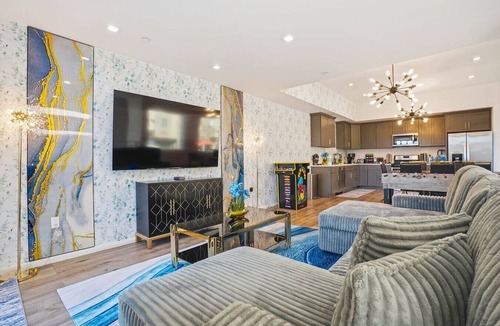 Los Angeles House | L. Huge 7BR Pad: Downtown 15m, 3700sqft