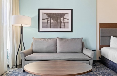 Beach Hill - Beach Flats Hotel | La Quinta Inn & Suites by Wyndham Santa Cruz
