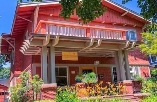 City Center Medford Bed & Breakfast | Lady Geneva Bed and Breakfast